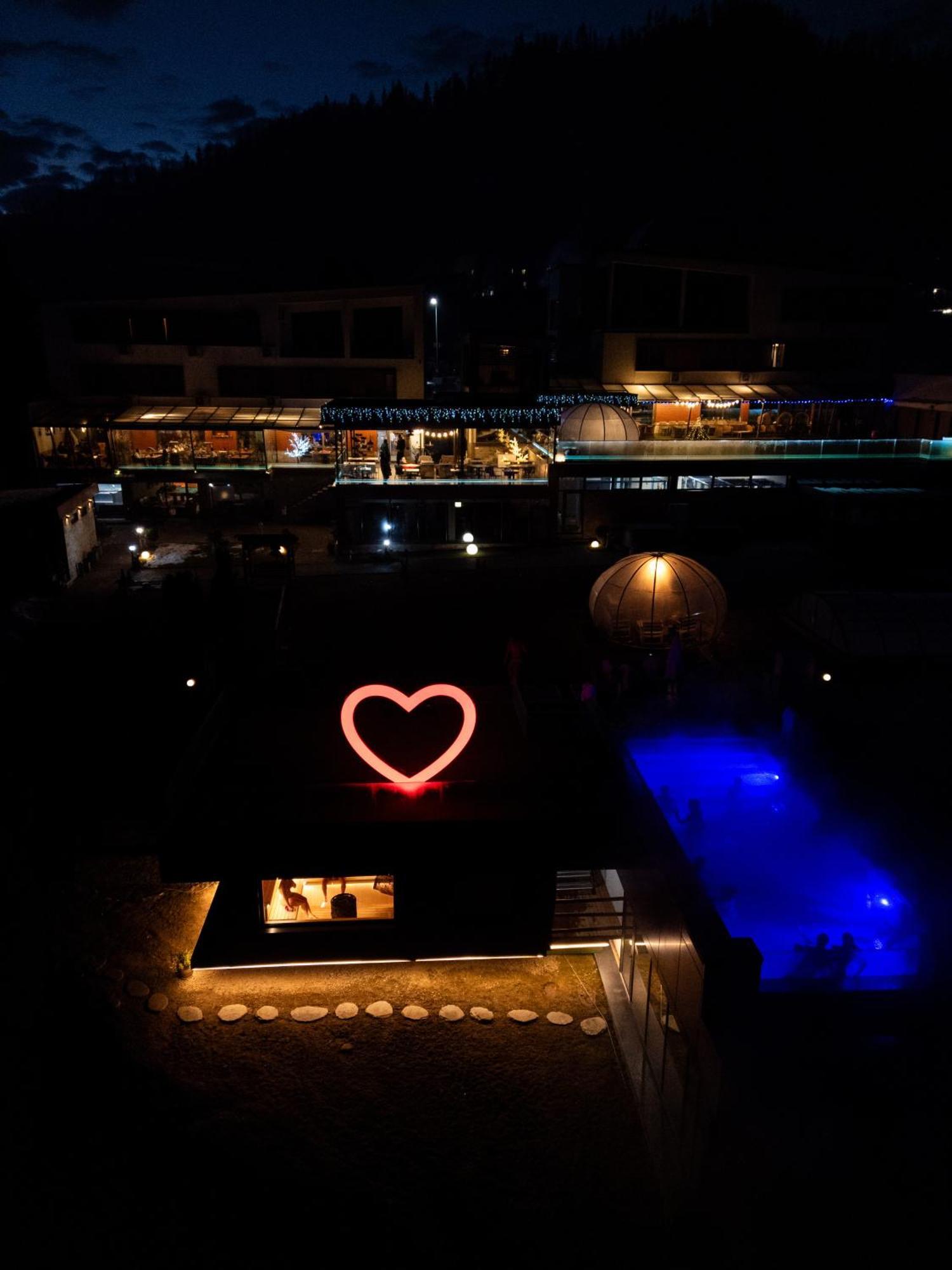 Hotel Roser House Boutique - Pe Malul Lacului Colibiţa Εξωτερικό φωτογραφία